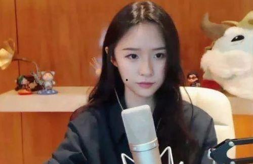 女主播给别人看,幕后生活大公开