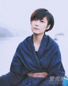 苏诗丁身后背景,从平凡女孩到璀璨明星的蜕变之路